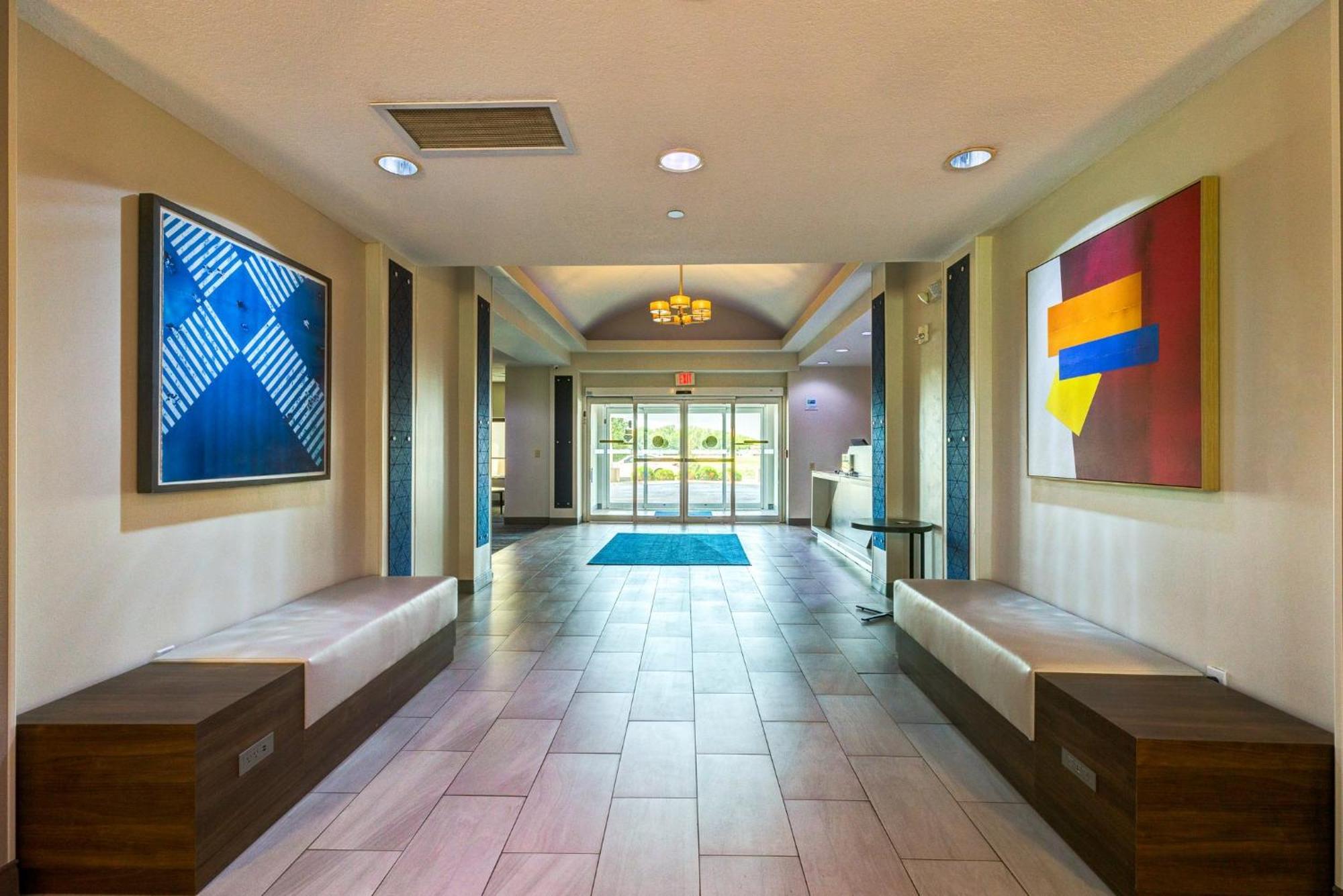 Express & By Ihg 2* Salina