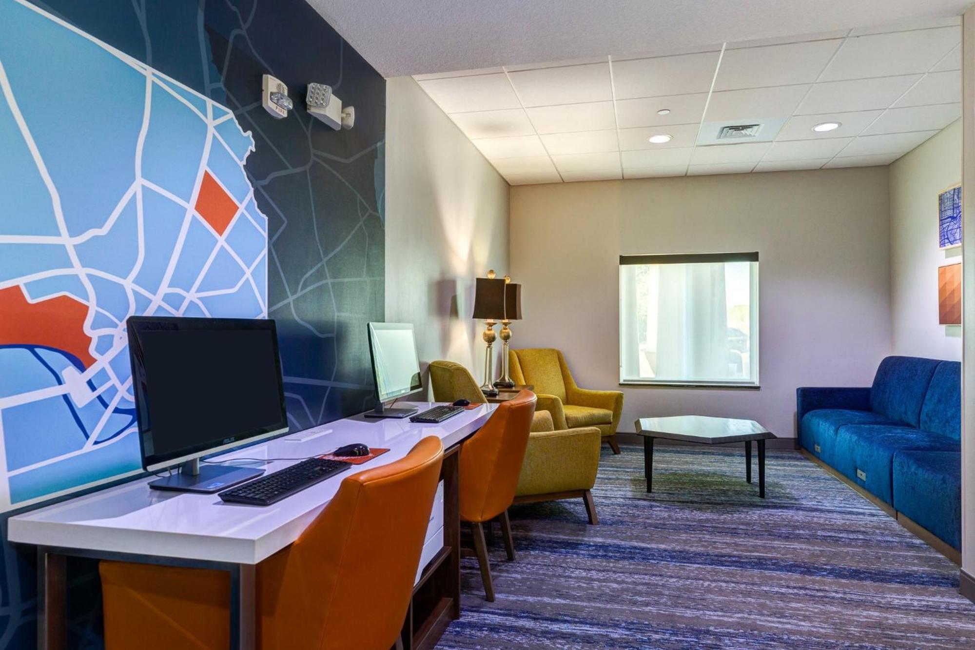 Hotel Express & By Ihg Salina
