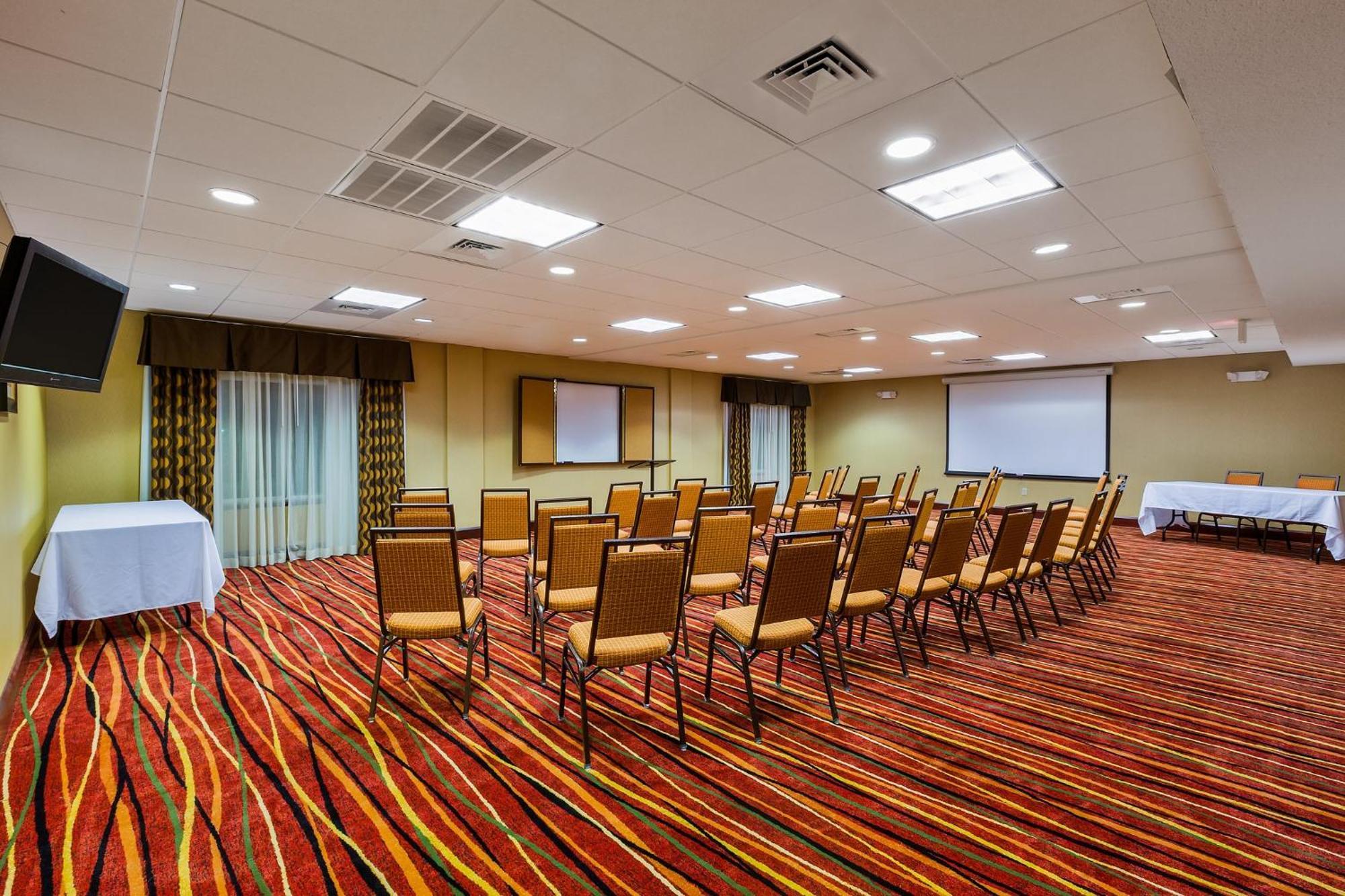 Express & By Ihg 2* Salina
