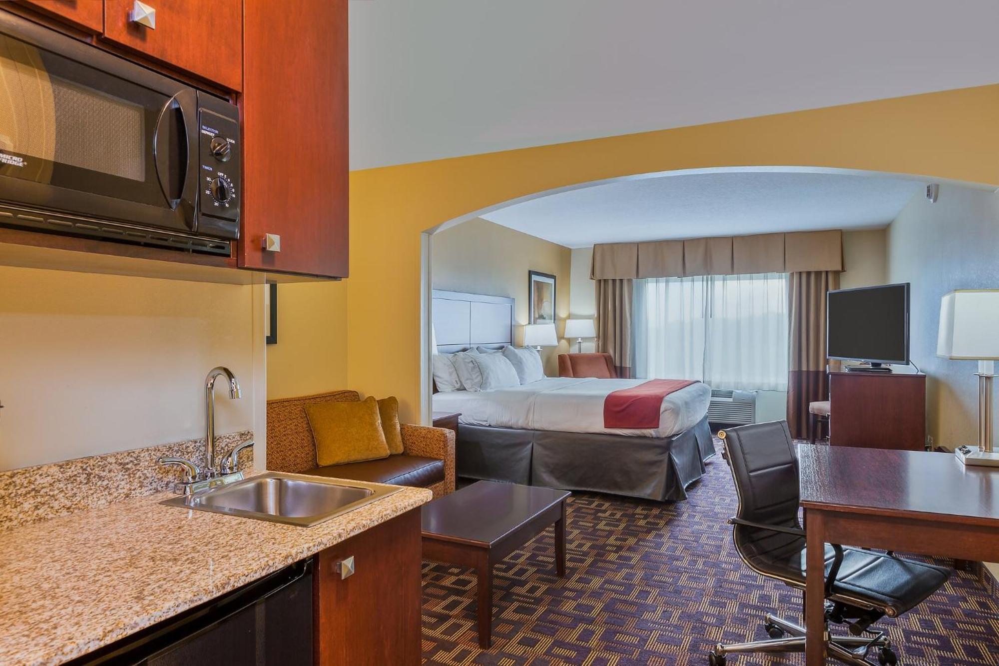 Express & By Ihg Salina